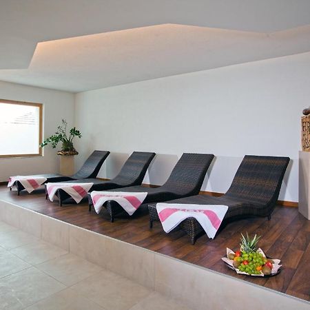Hotel Lukas Фис Екстериор снимка