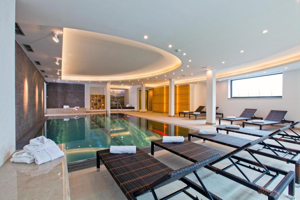 Hotel Lukas Фис Екстериор снимка