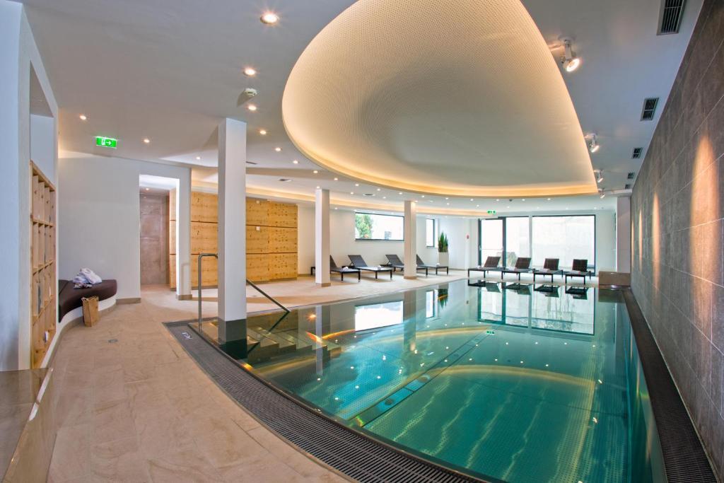 Hotel Lukas Фис Екстериор снимка