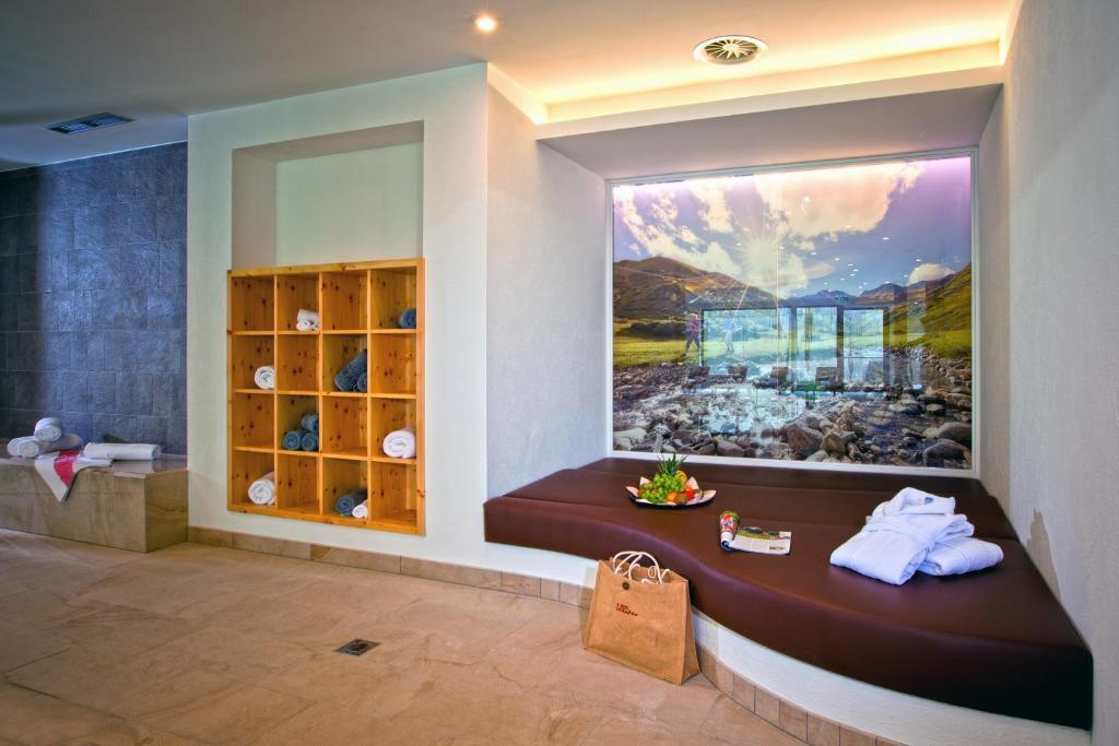 Hotel Lukas Фис Екстериор снимка