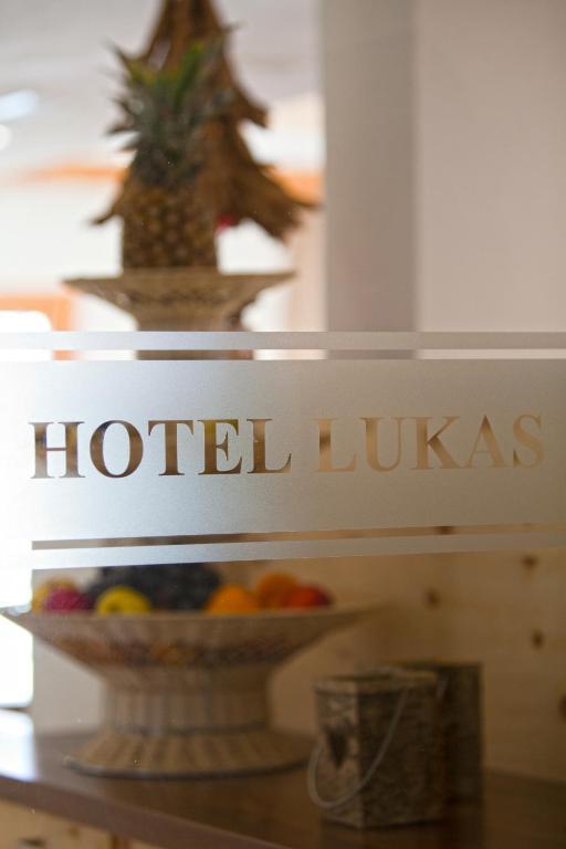 Hotel Lukas Фис Екстериор снимка