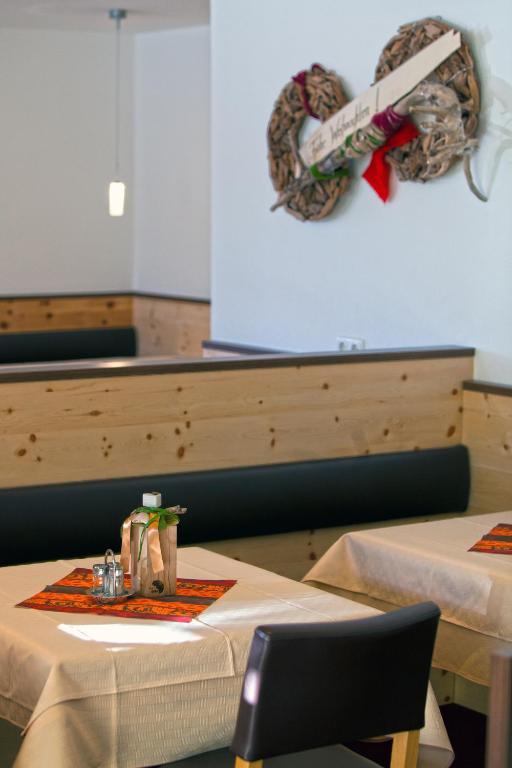 Hotel Lukas Фис Екстериор снимка