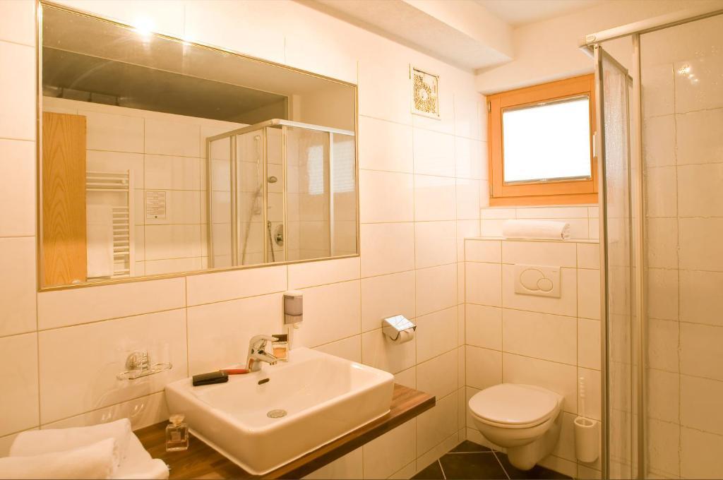 Hotel Lukas Фис Екстериор снимка
