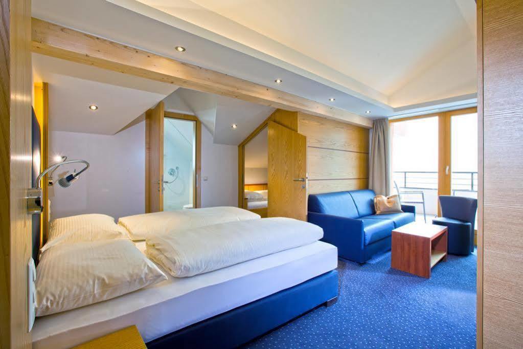 Hotel Lukas Фис Екстериор снимка